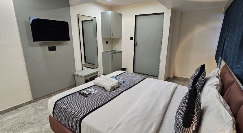 Hotel Paris Grand in Ahmedabad