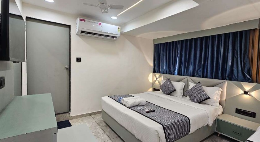 Hotel Paris Grand in Ahmedabad