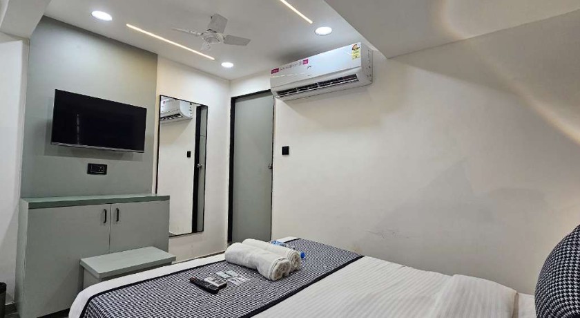 Hotel Paris Grand in Ahmedabad