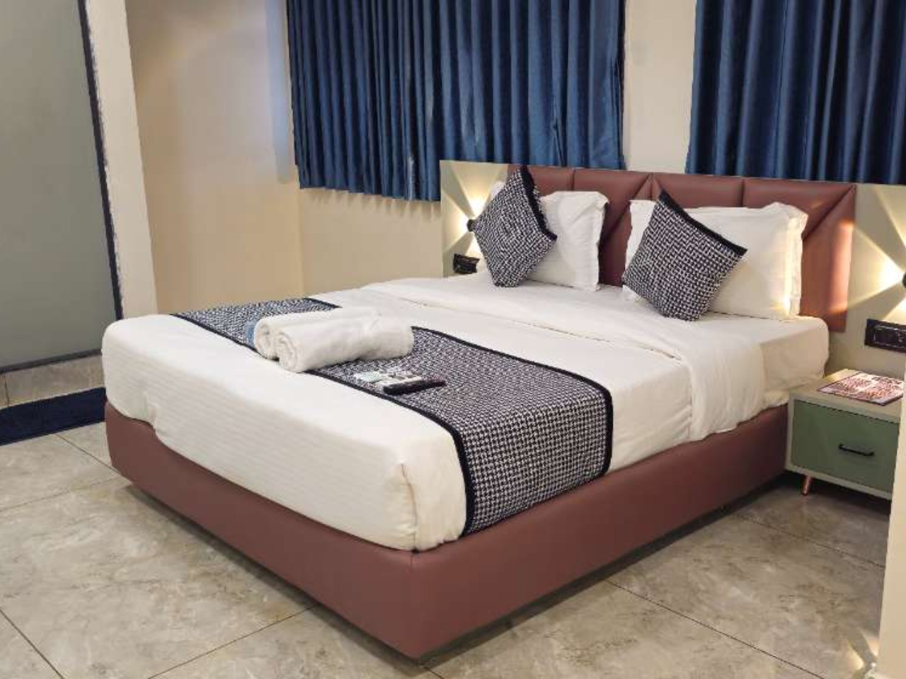 Hotel Paris Grand in Ahmedabad