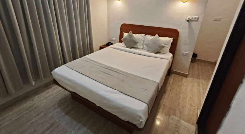 Hotel Sandesh Palace in Lonavala