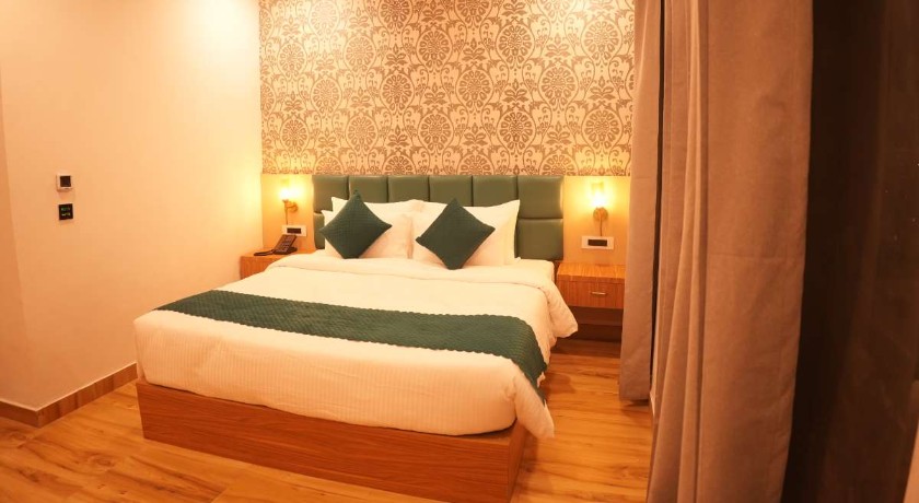 Hibiscus Elite Hotel in Noida