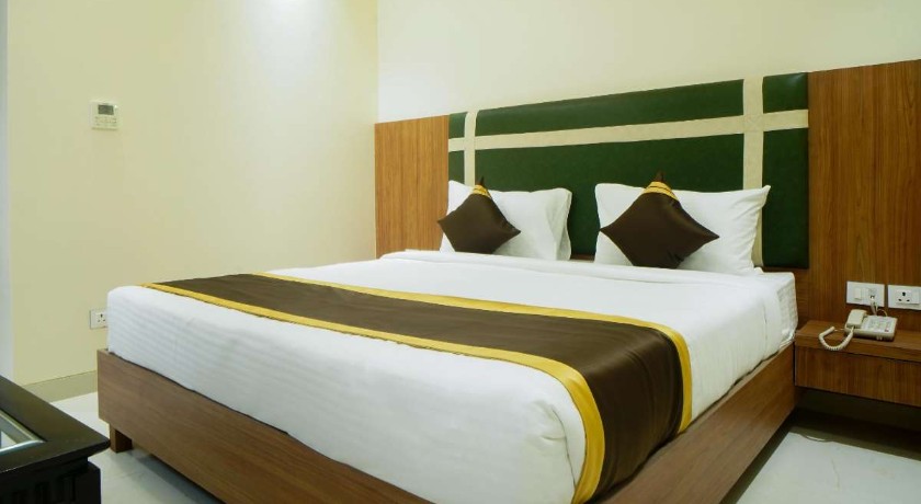 Hotel Avenue 30 in Lucknow