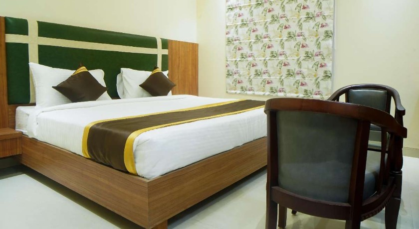 Hotel Avenue 30 in Lucknow