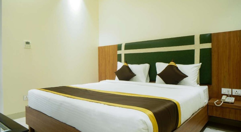 Hotel Avenue 30 in Lucknow