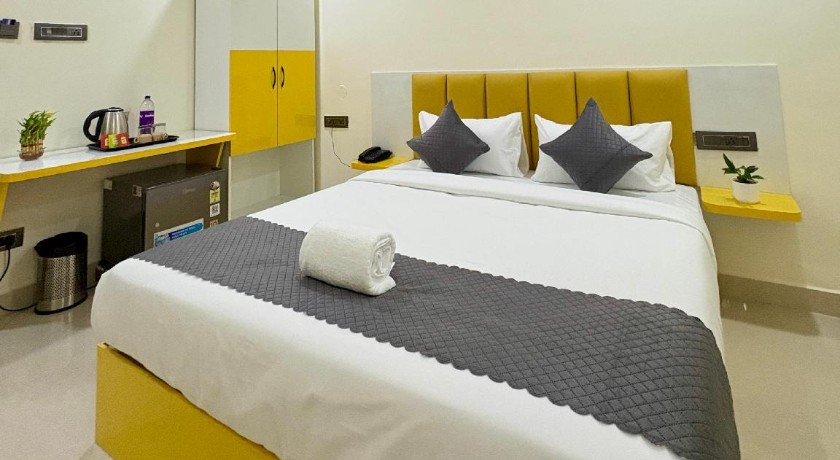 Yellow Sapphire Hotel DLF Cyber City in Hyderabad