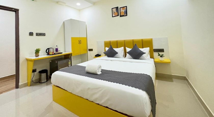 Yellow Sapphire Hotel DLF Cyber City in Hyderabad
