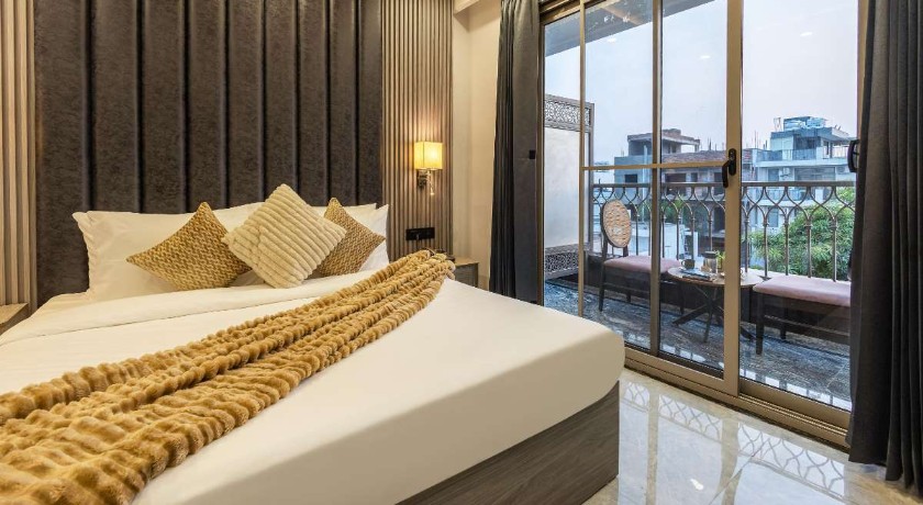 Saltstayz Premier Near Sector 44 Corporate Hub in Gurgaon