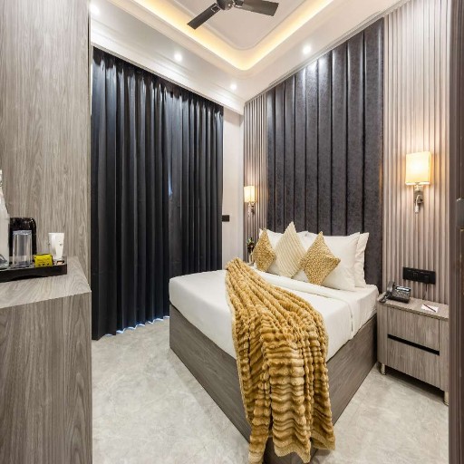 Saltstayz Premier Near Sector 44 Corporate Hub in Gurgaon