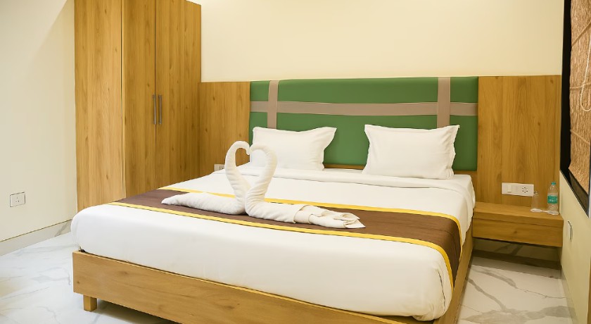 Hotel Avenue Grand in Lucknow