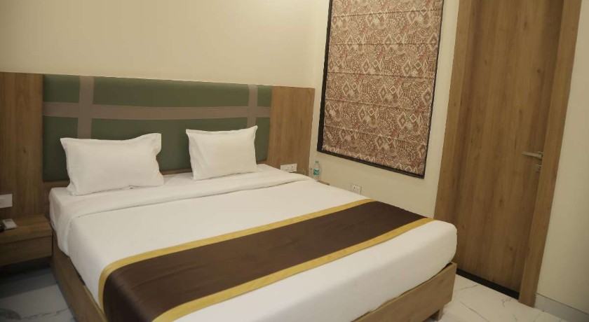 Hotel Avenue Grand in Lucknow