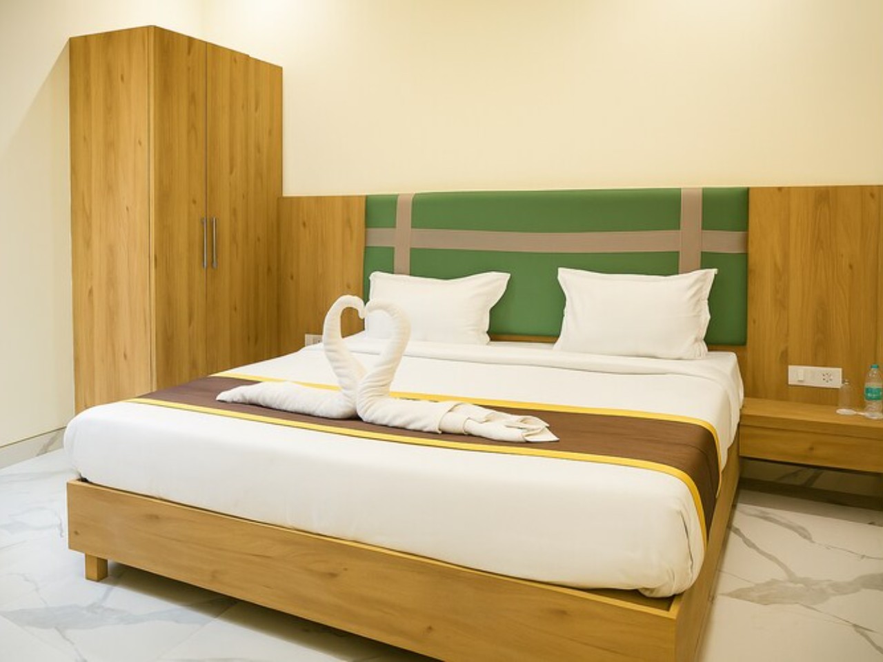 Hotel Avenue Grand in Lucknow