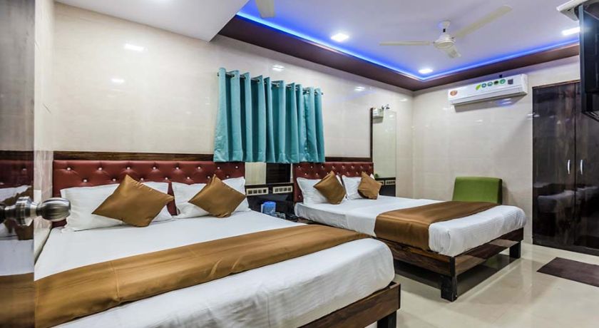 Hotel Plaza in Mumbai