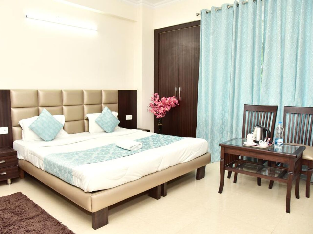 Hotel The Uhas in Lucknow