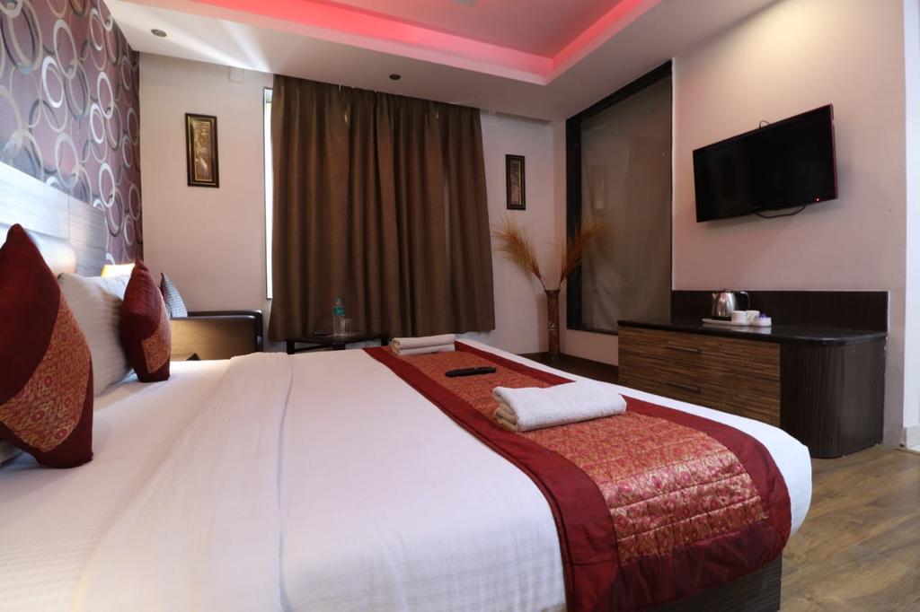 Hotel Waterfall in Delhi