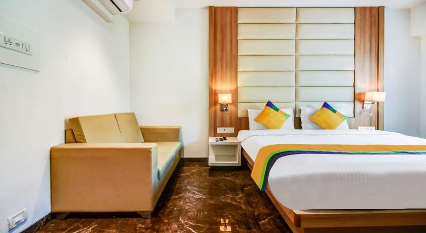 Hotel Royal Oak in Navi Mumbai