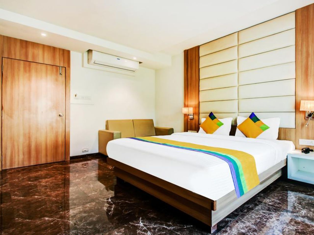 Hotel Royal Oak in Navi Mumbai