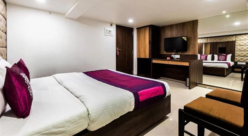 Hotel Shelter Palace in Navi Mumbai