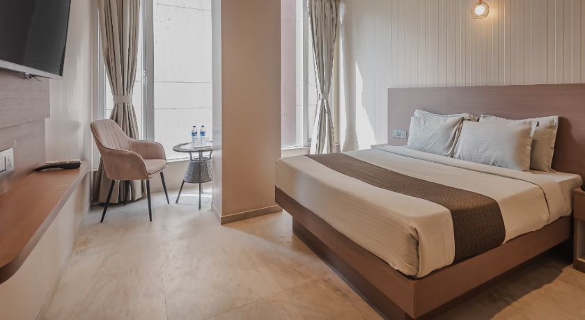 Hotel Aura in Mumbai