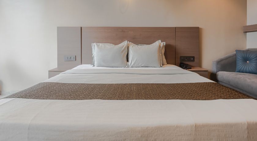 Hotel Aura in Mumbai