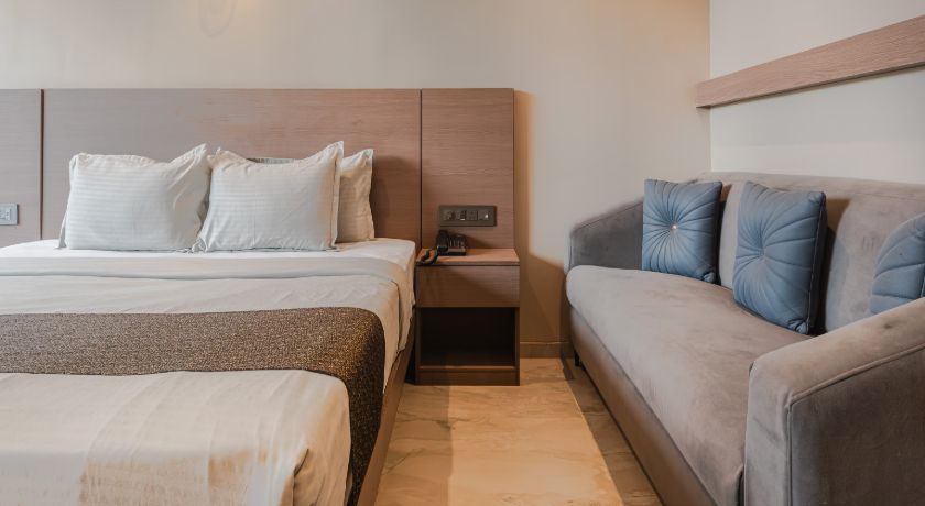 Hotel Aura in Mumbai