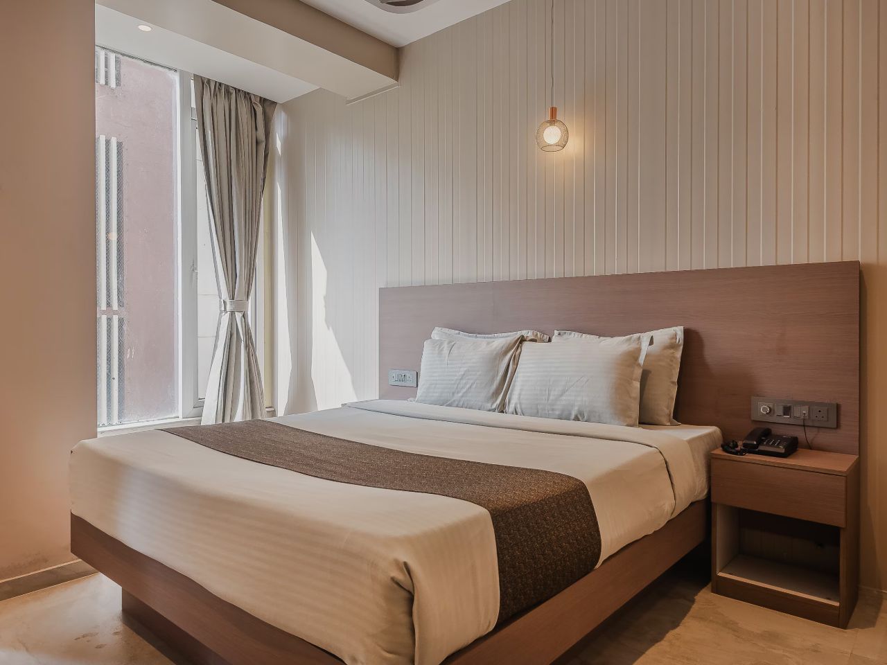 Hotel Aura in Mumbai