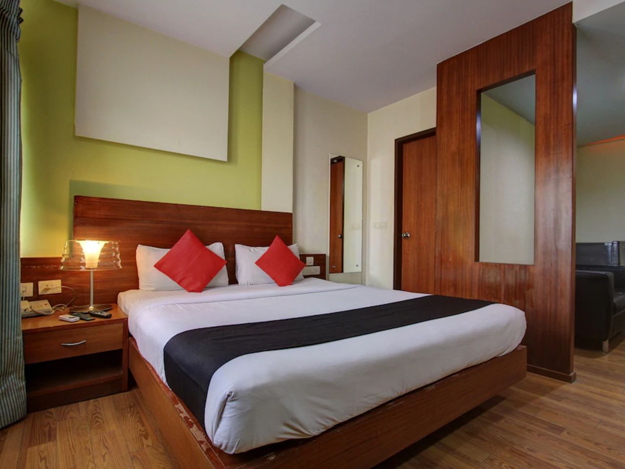 Hotel Bandra Residency in Mumbai