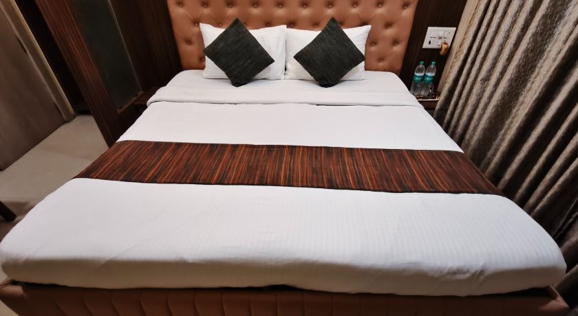 Hotel Ratna Paradise in Thane