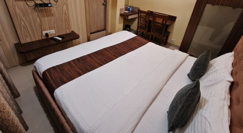 Hotel Ratna Paradise in Thane