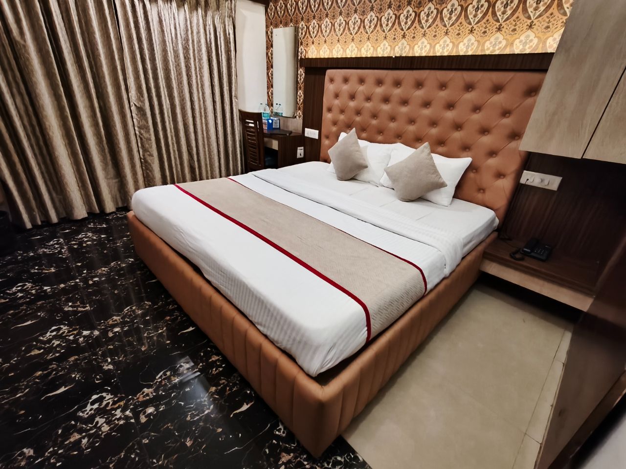 Hotel Ratna Paradise in Thane