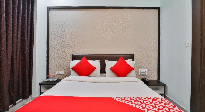 Hotel Hill Look Inn in Gandhinagar