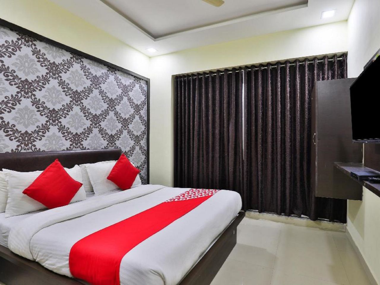Hotel Hill Look Inn in Gandhinagar