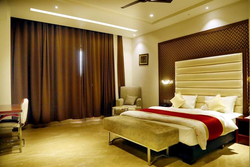 C Pearls Hotel and Banquet in Delhi