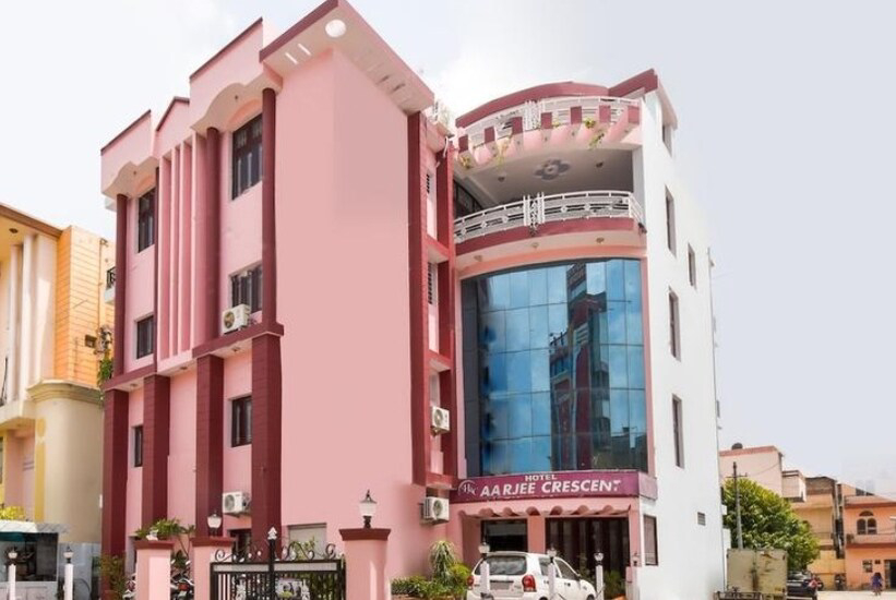 Hotel Aarjee Crescent in Jaipur