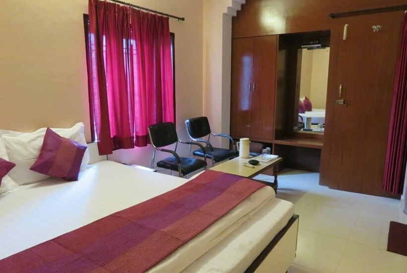 Hotel Aarjee Crescent in Jaipur