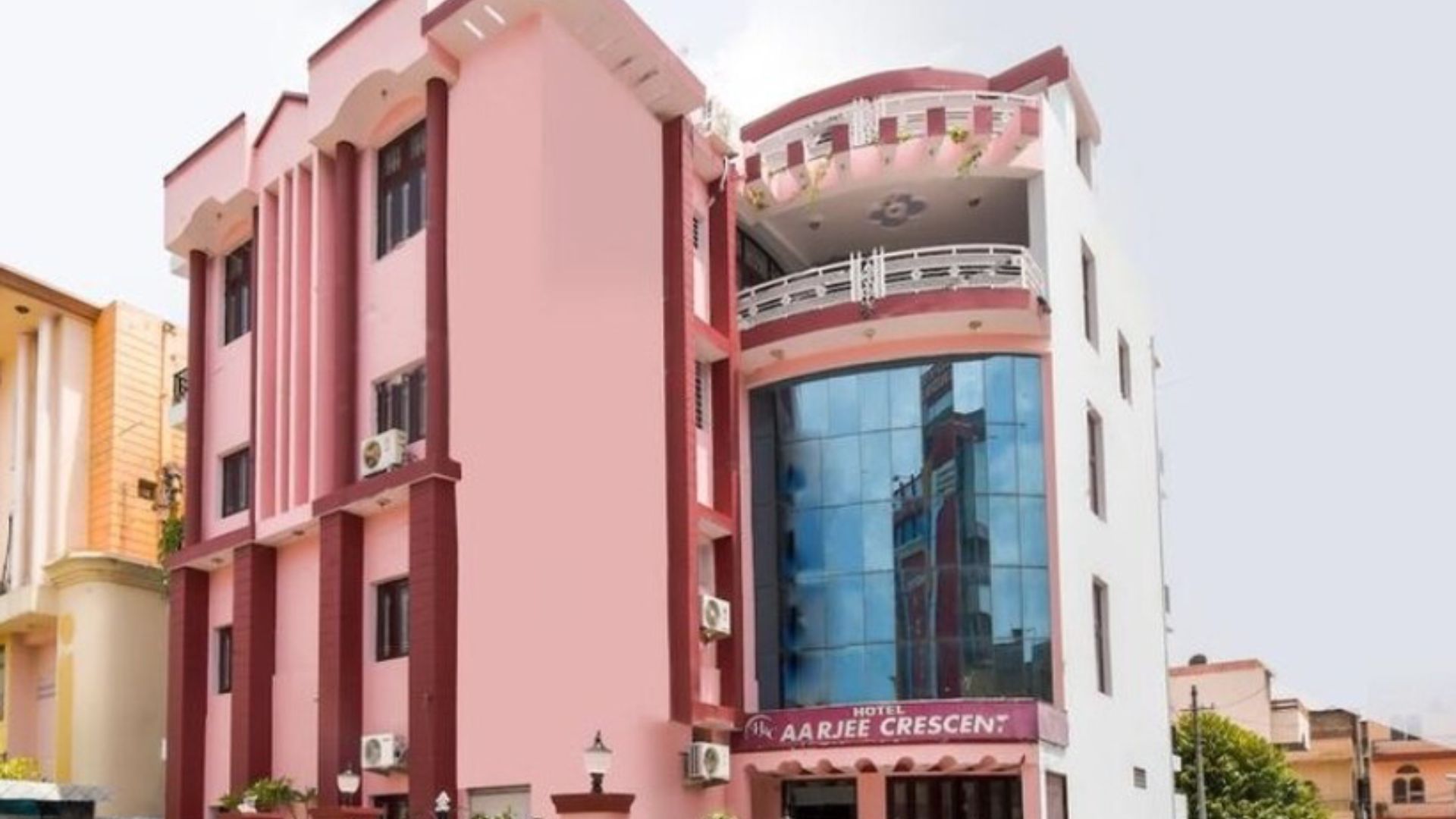 Hotel Aarjee Crescent in Jaipur