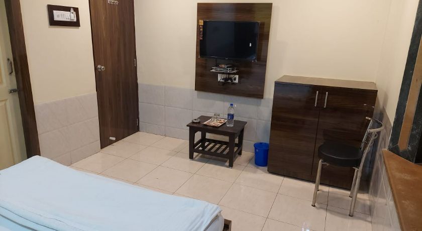 Hotel Palms in Navi Mumbai