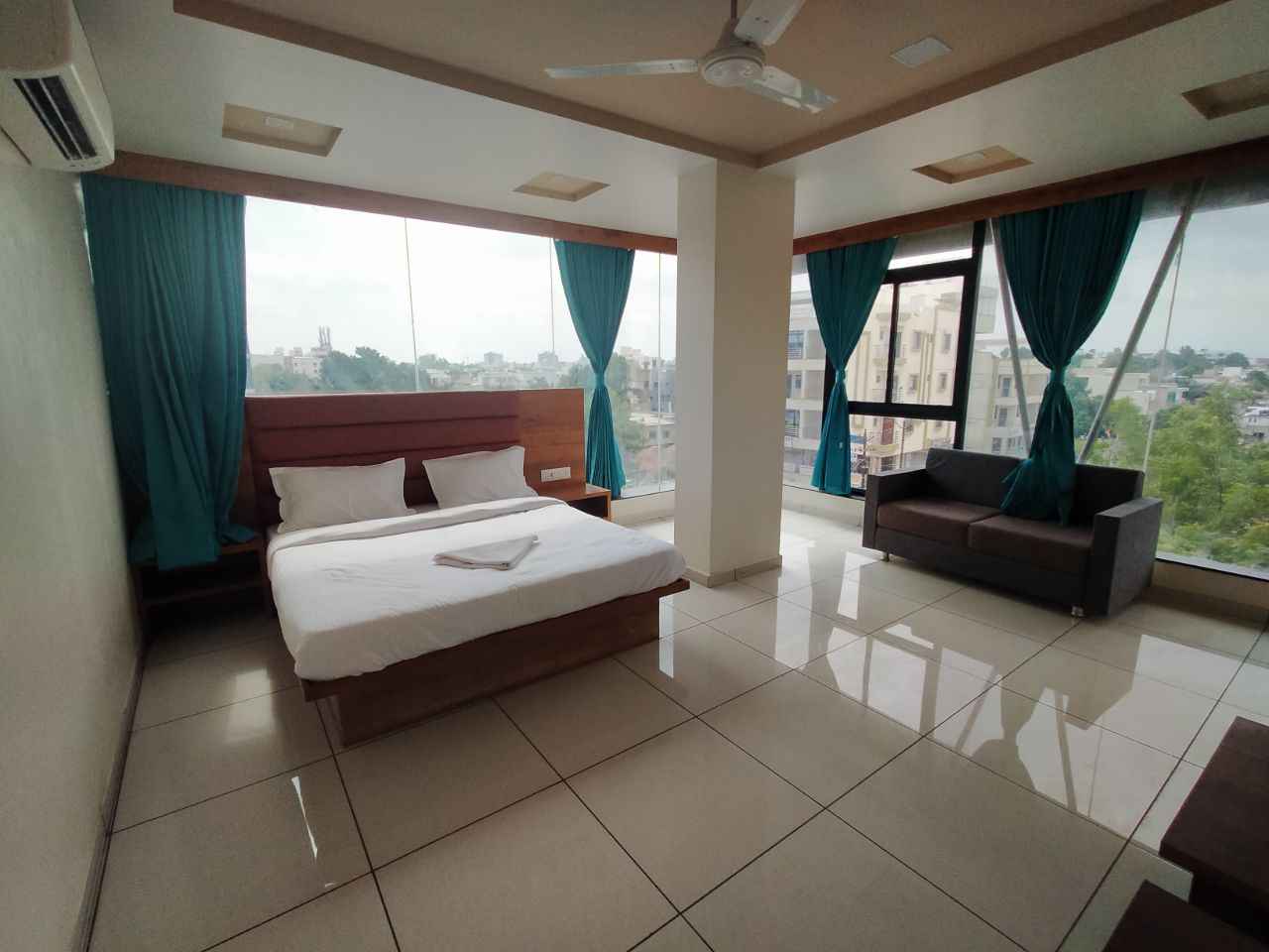 Hotel Neelkamal in Anand