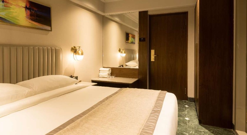Hotel Sai Leela in Mumbai