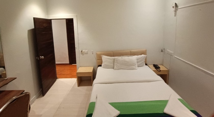 Hotel Golden Tulipz in Mumbai