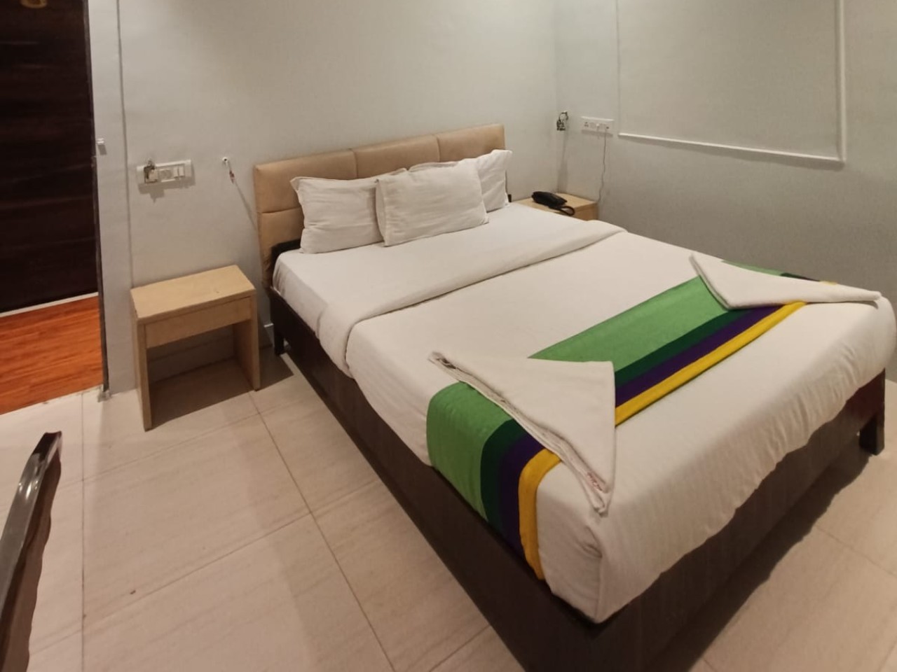 Hotel Golden Tulipz in Mumbai