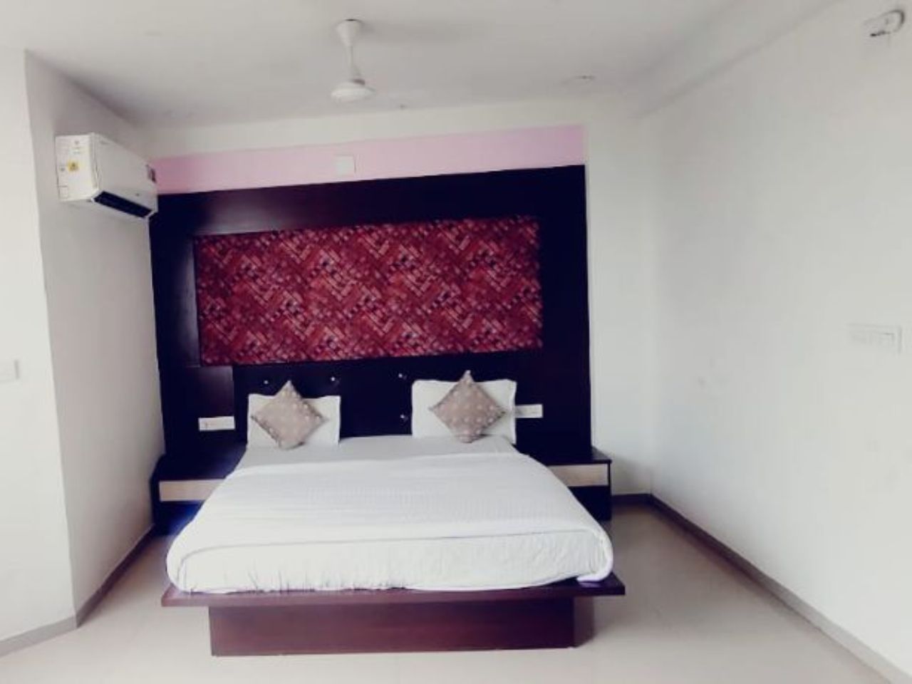 Hotel Aashrit in Ahmedabad