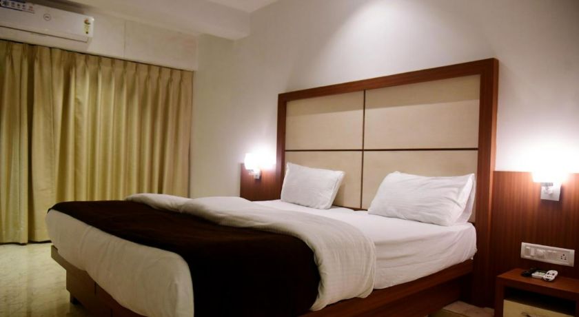 Hotel Monarch Center Point in Vasai
