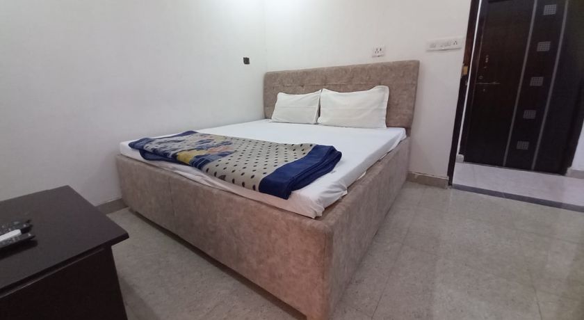 Hotel Metro Regency in Lucknow