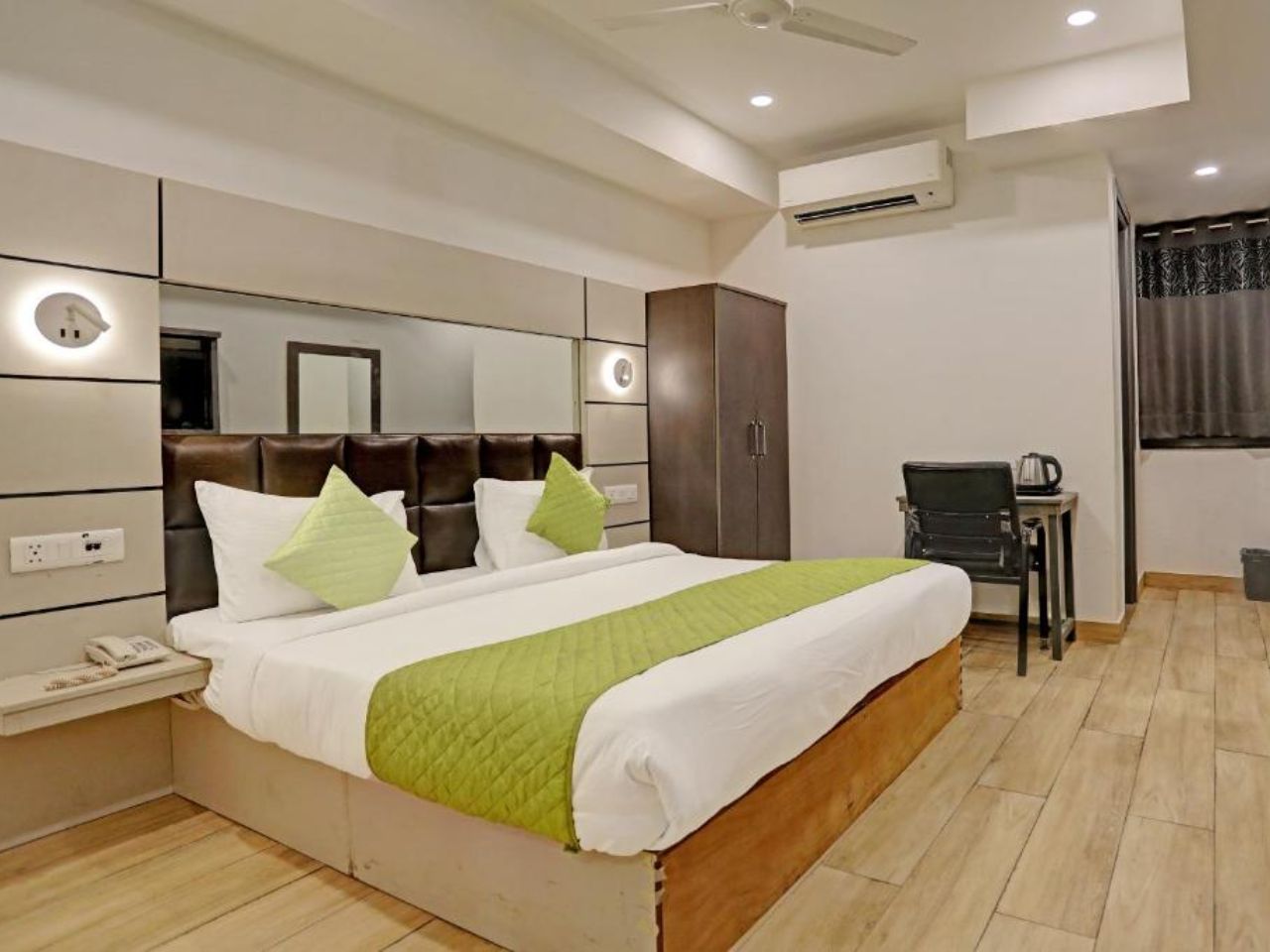 Hotel Royal Saffron in Delhi