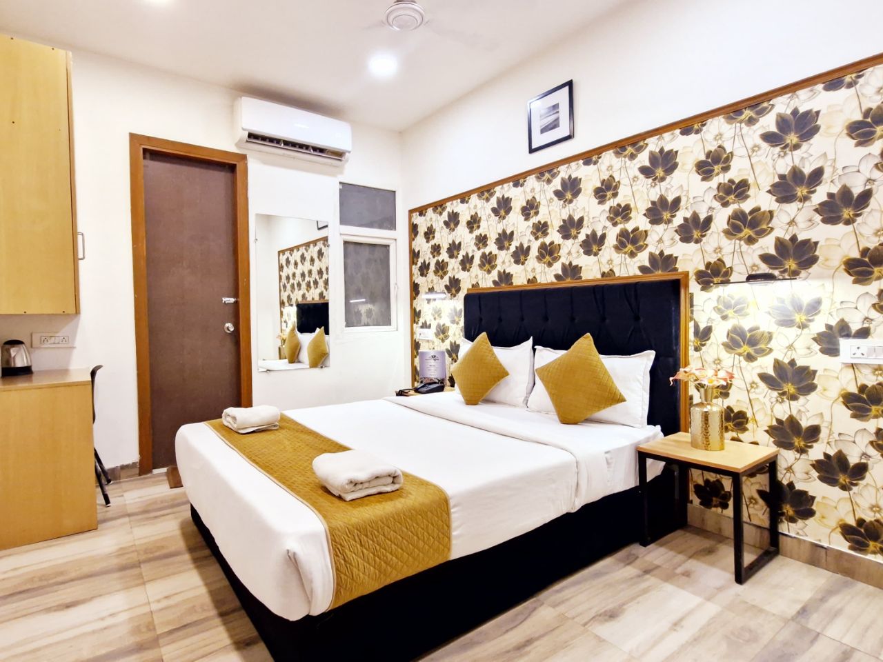 Hotel Silver Saffron Paschim Vihar in Delhi