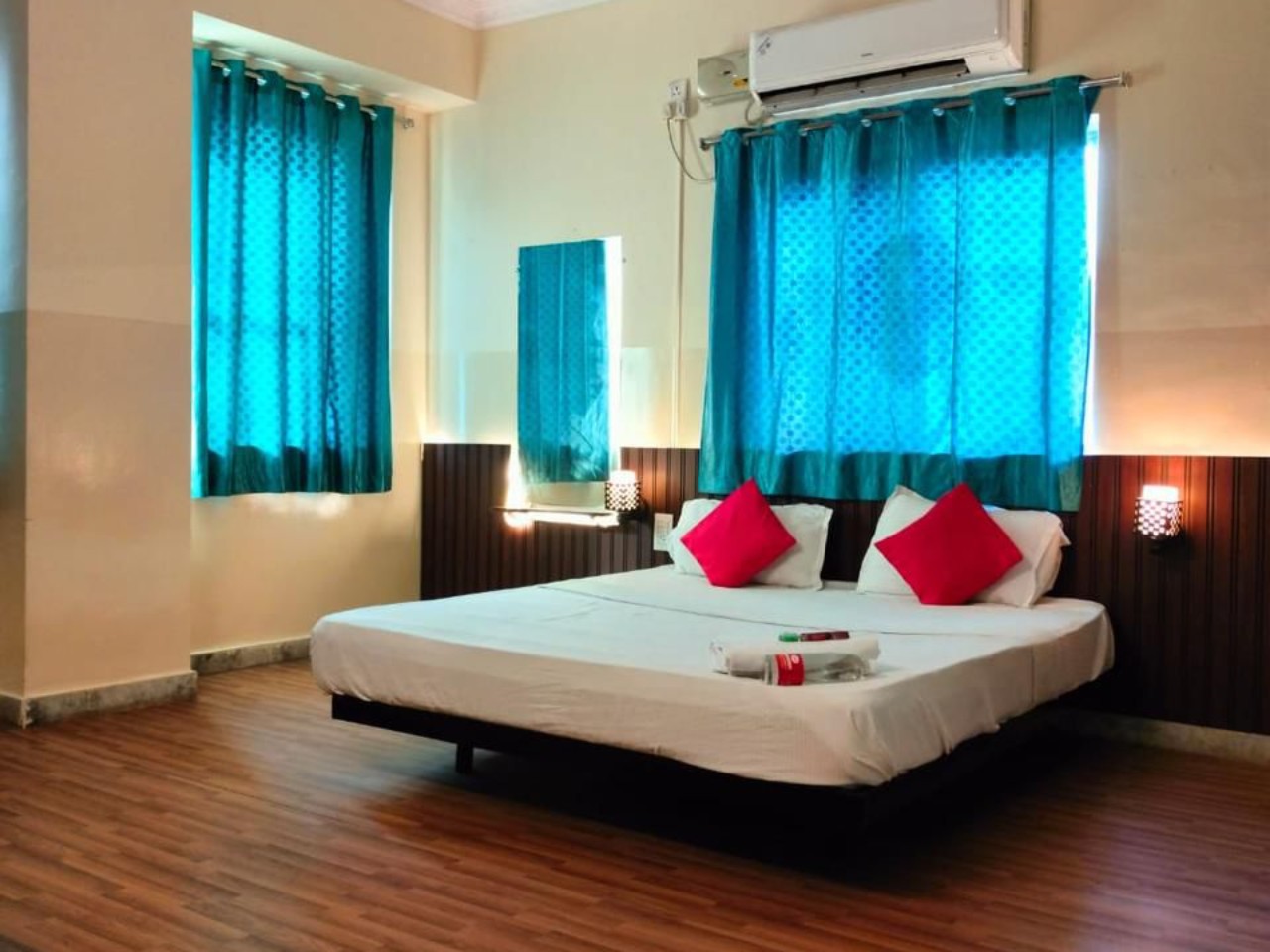 Goldhorn Hotel and Banquets in Hyderabad