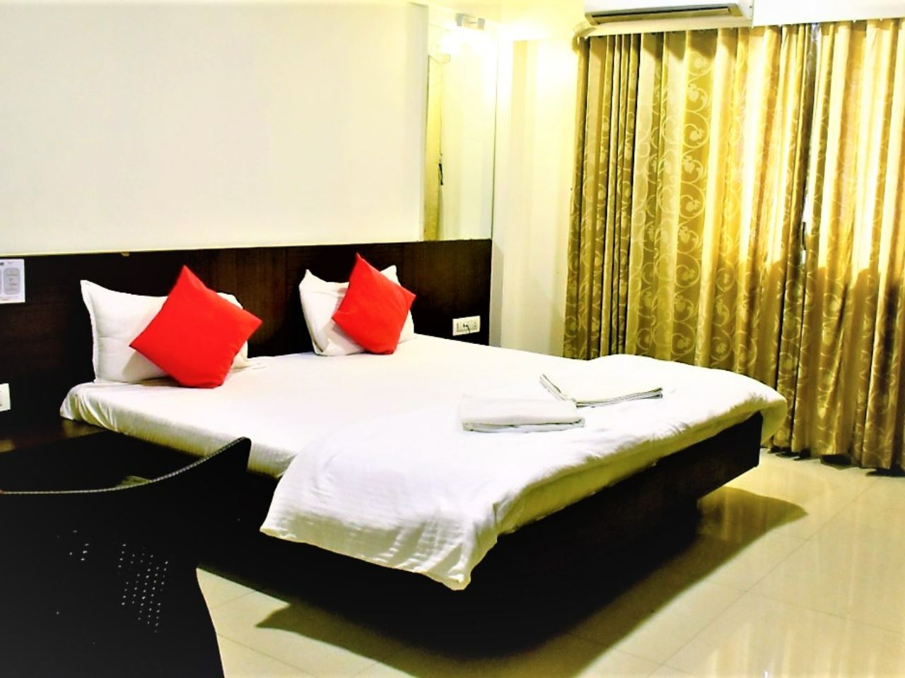 Hotel Sharada International in Thane