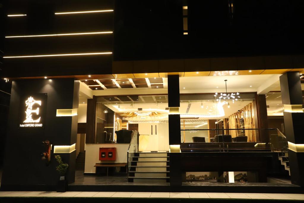 Hotel Emperio Grand in Lucknow