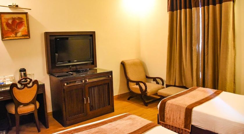 Aaron Grand in Delhi